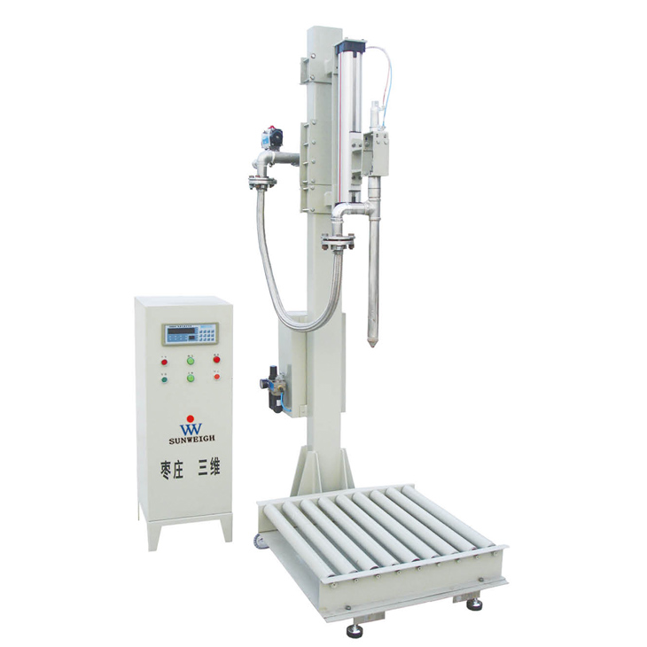 Liquid filling machine